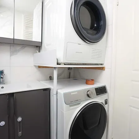 Urban East Comfort Apartment
