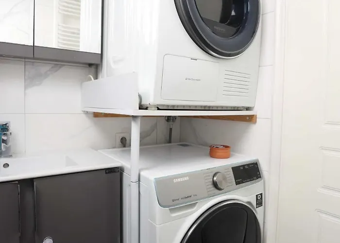Urban East Comfort Apartment